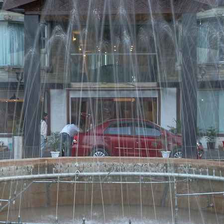 The Chinar Srinagar Hotel Kültér fotó